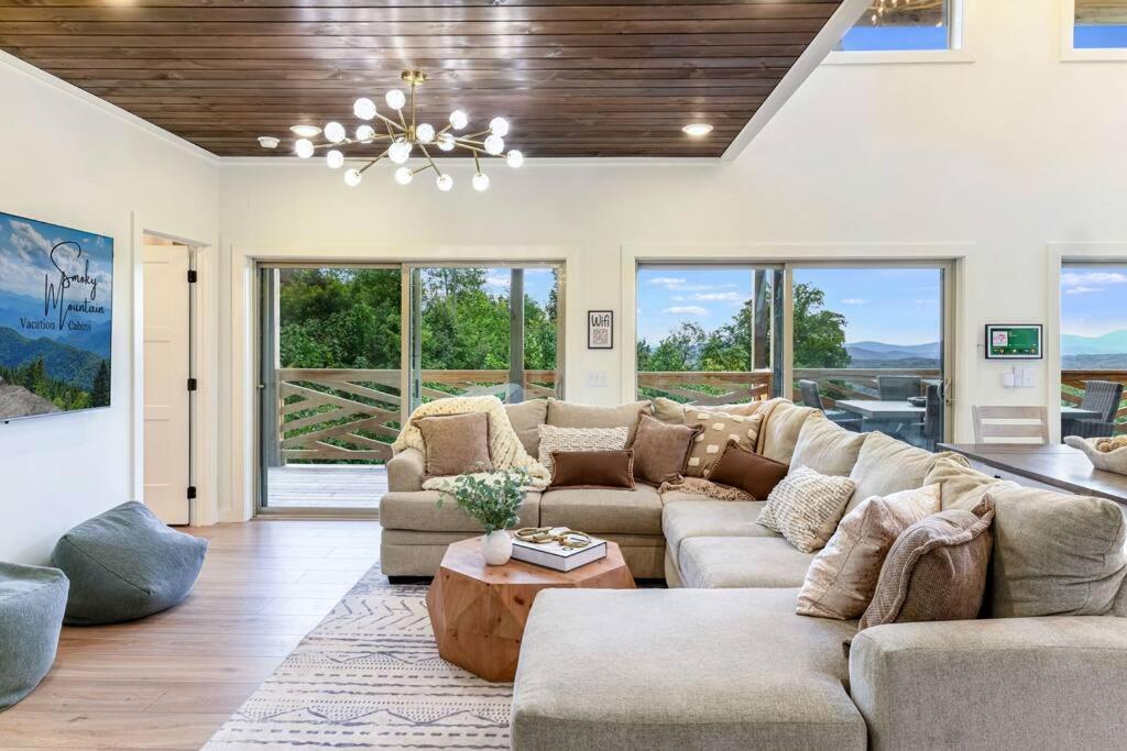 Incredible Mountain Views! Chalet Village جاتلينبرج المظهر الخارجي الصورة