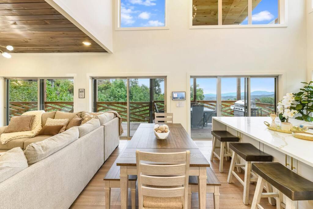 Incredible Mountain Views! Chalet Village جاتلينبرج المظهر الخارجي الصورة