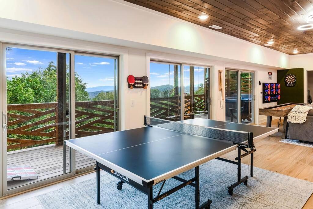 Incredible Mountain Views! Chalet Village جاتلينبرج المظهر الخارجي الصورة
