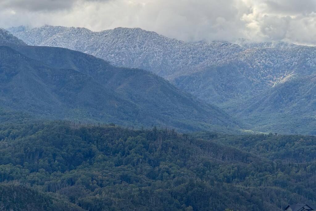 Incredible Mountain Views! Chalet Village جاتلينبرج المظهر الخارجي الصورة