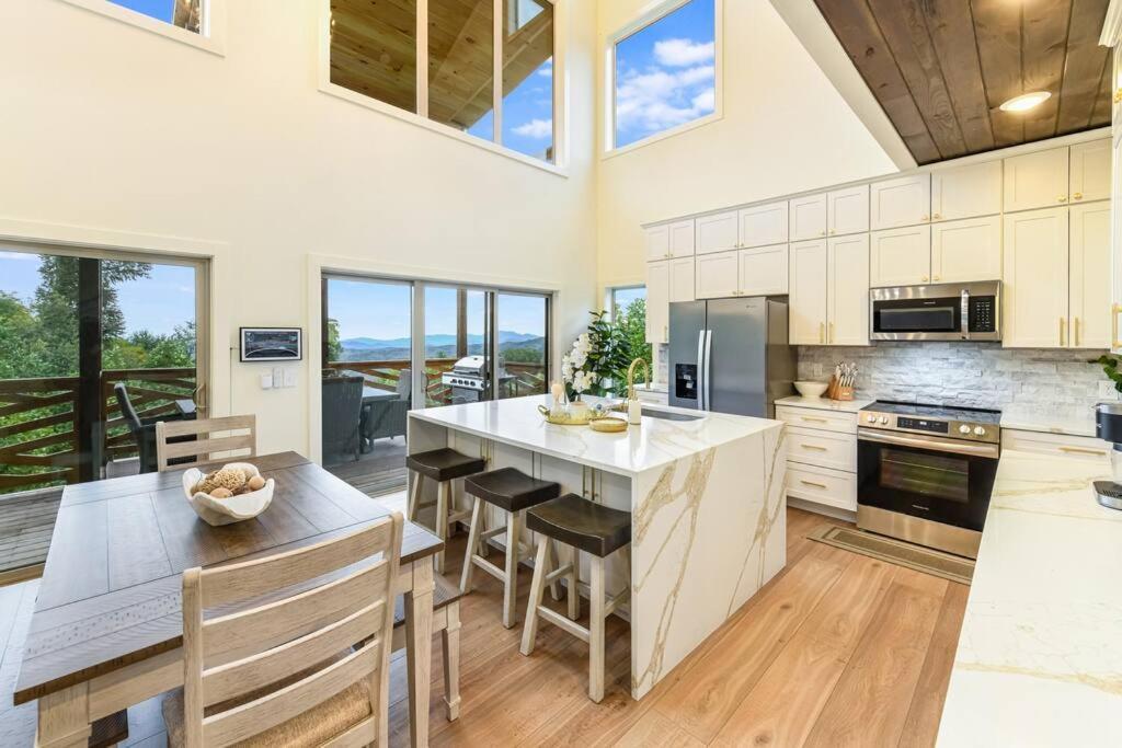 Incredible Mountain Views! Chalet Village جاتلينبرج المظهر الخارجي الصورة