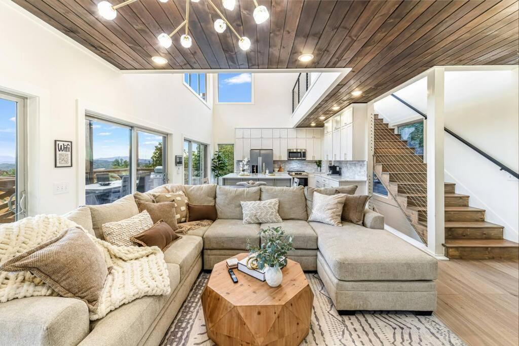 Incredible Mountain Views! Chalet Village جاتلينبرج المظهر الخارجي الصورة